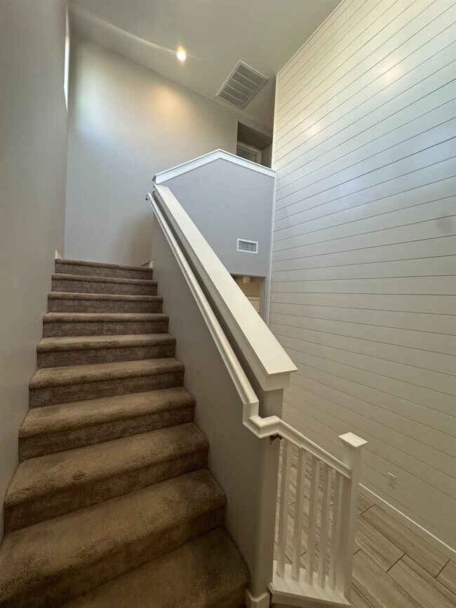 Building Photo - 4249 Hillside Rd