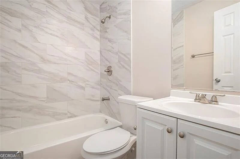 Building Photo - 3005 Hidden Dr