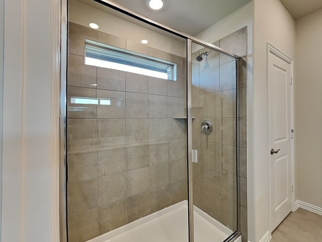 Building Photo - 507 Clover Crk Dr