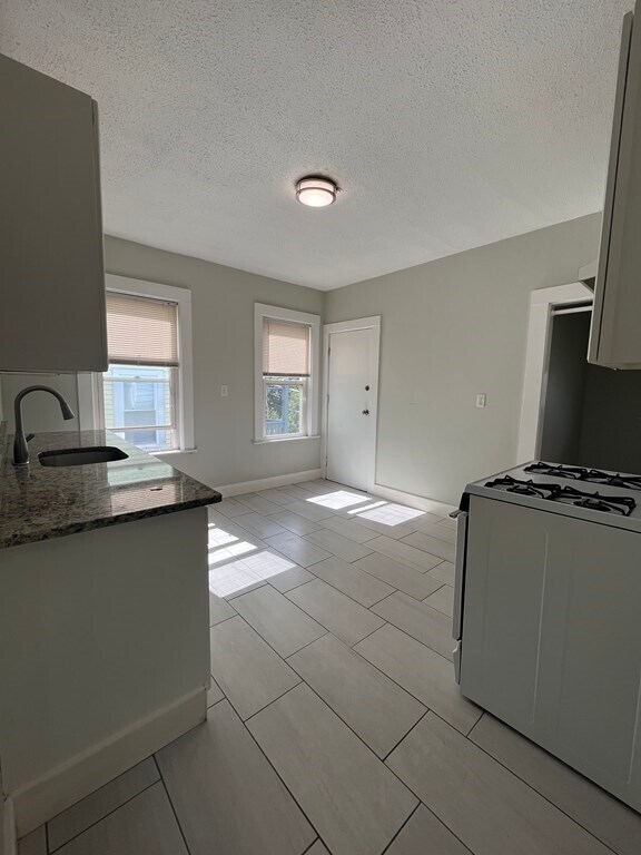 Building Photo - 29 W Tremlett St