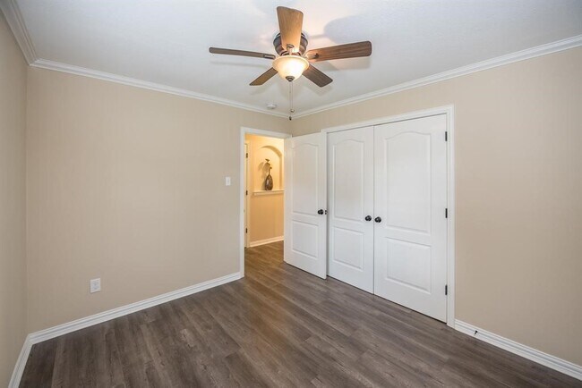 Building Photo - 11038 Waxwing St