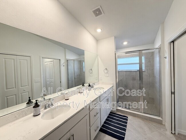 Building Photo - 12550 Galapagos Ct