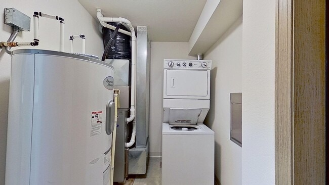 Building Photo - Condo Style Lower 1 Bedroom 1 Bathroom Apartment
