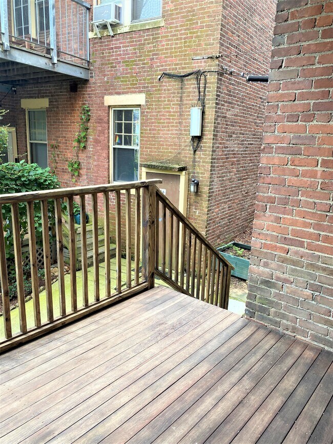 Building Photo - 32 Robinwood Ave