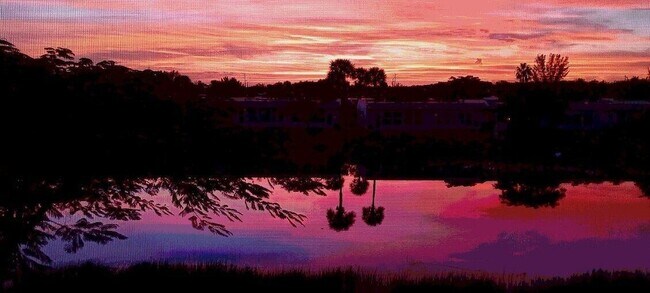 Building Photo - 154 Lake Meryl Dr