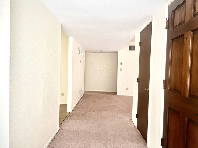 Building Photo - 5111 Paseo Las Palmas