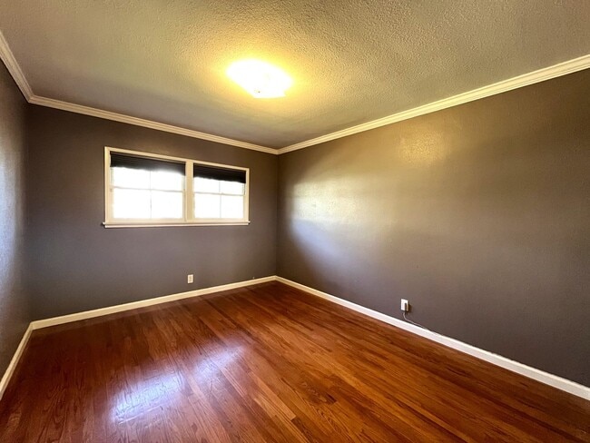 Building Photo - GREAT NEIGHBORHOOD ON A QUIET CUL-DE-SAC 4+2 LARGE BACKYARD