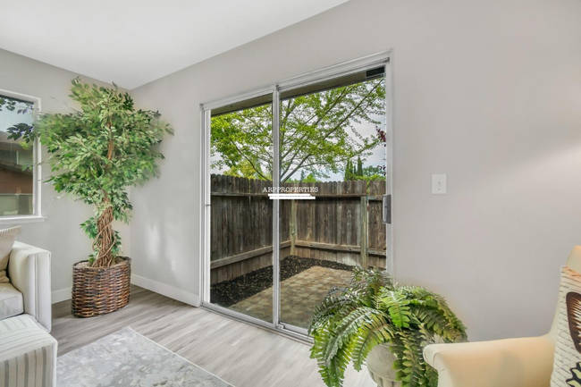 Building Photo - 4722 Greenholme Dr