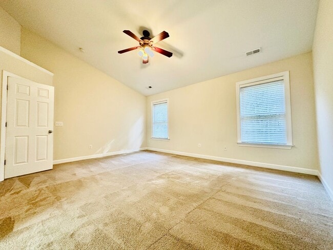 Building Photo - 5 BD, 4 BA Beautiful Wakefield Home