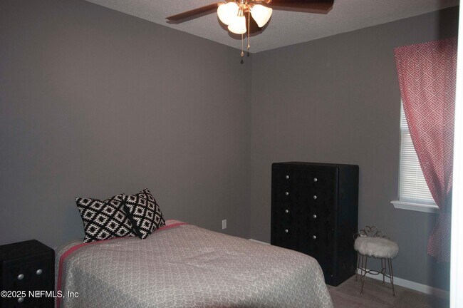 Building Photo - 11745 Lake Bend Cir