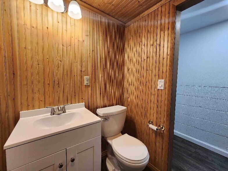 Building Photo - 825 Sierra Vista Dr