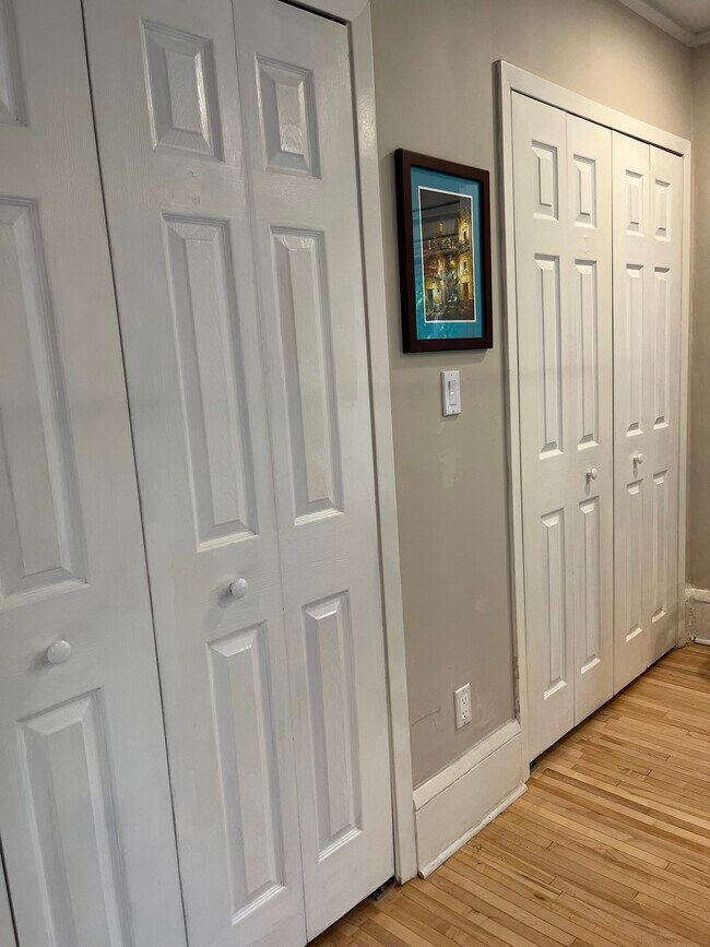 Building Photo - 4732 Harriet Ave