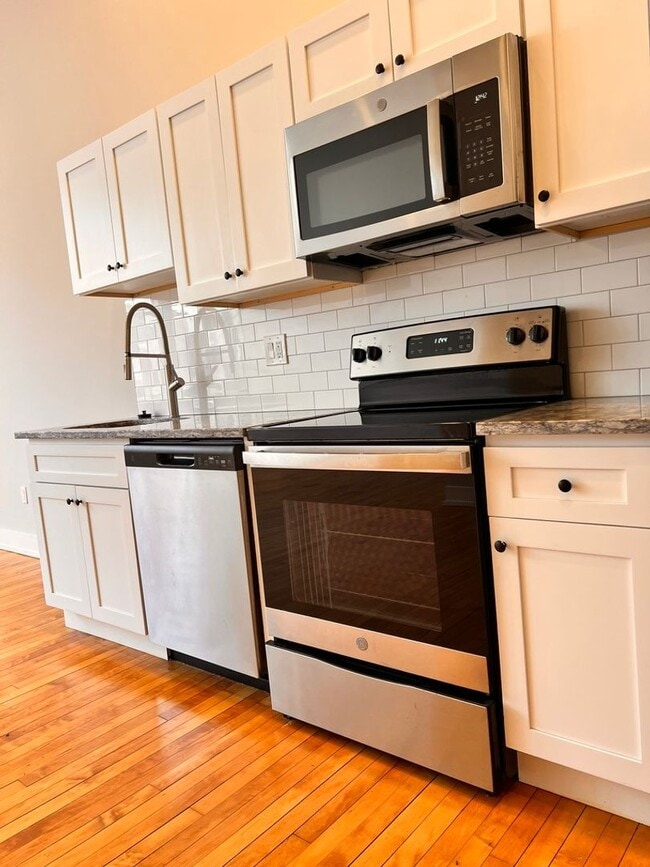 Building Photo - 4627 E. Thompson-Studio