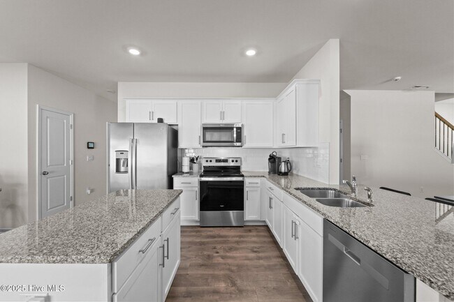 Building Photo - 280 Roberts Pl