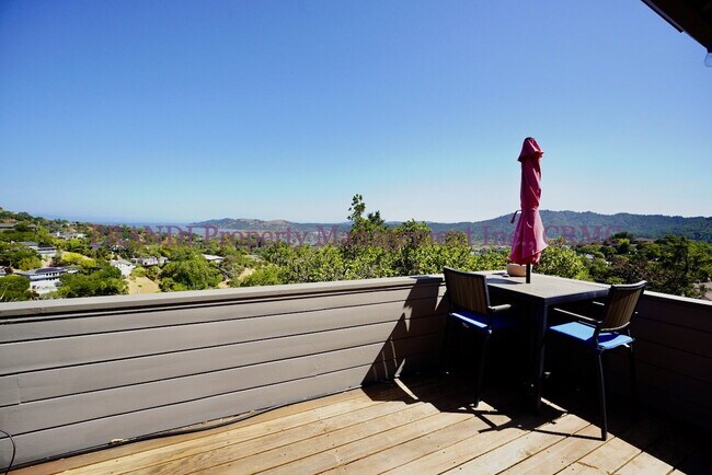 Building Photo - Spacious Greenbrae View Home with Privacy ...