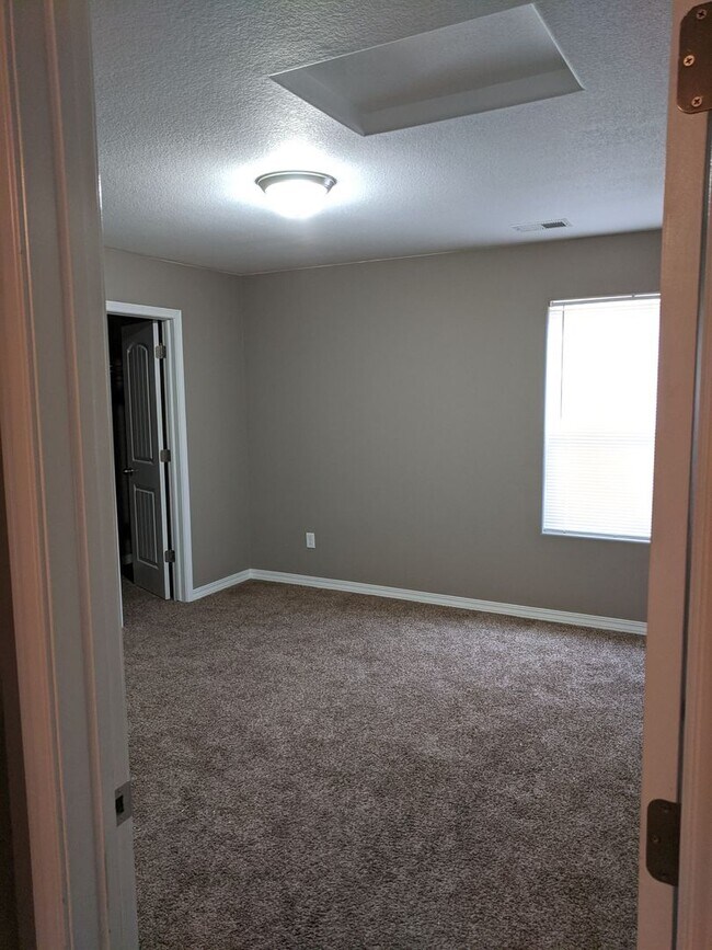 Building Photo - Open layout two-story home