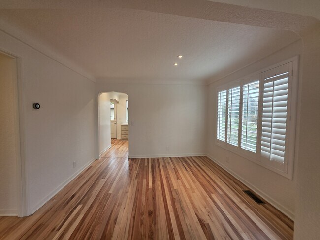 Building Photo - 963 Parkway Dr NW