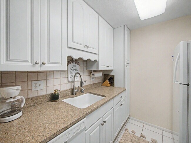 Building Photo - 111 Doolen Ct
