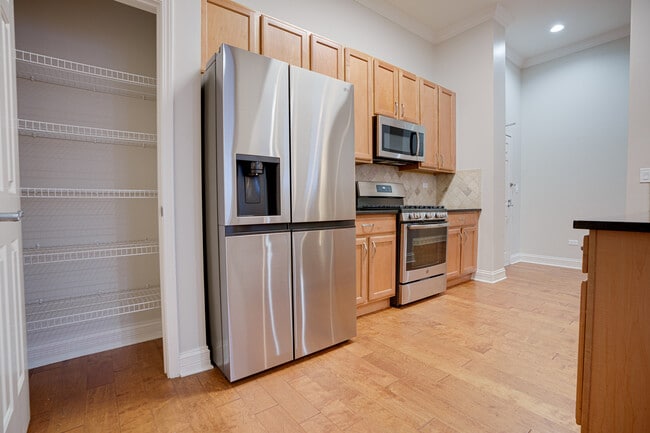 Building Photo - 1781 Tudor Ln