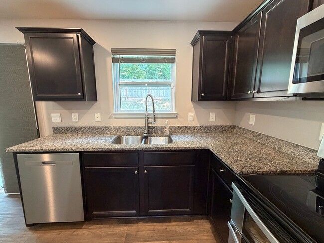 Building Photo - Candler - Three Bedroom Modern Home