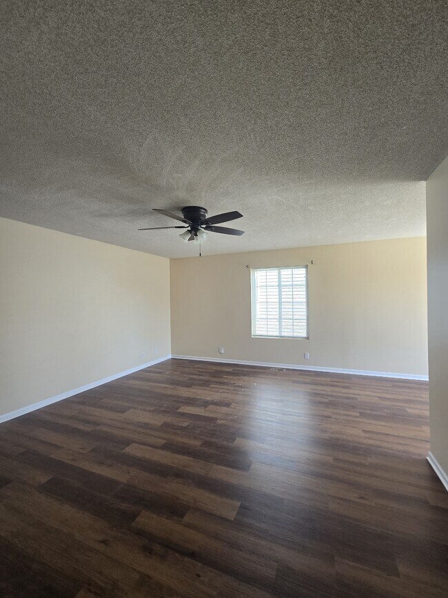 Building Photo - 4462 S Elizabeth Ave