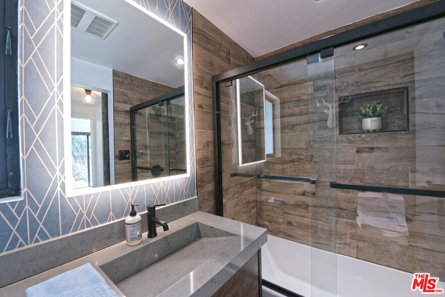 Building Photo - 2795 Woodshire Dr