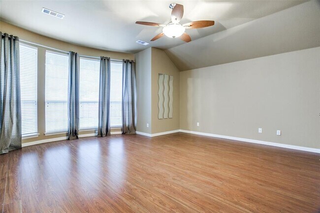 Building Photo - 2440 Harbour Dr