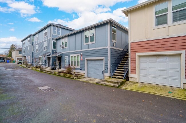 Building Photo - Cozy Studio Apartment in SE Portland w/ Laundry