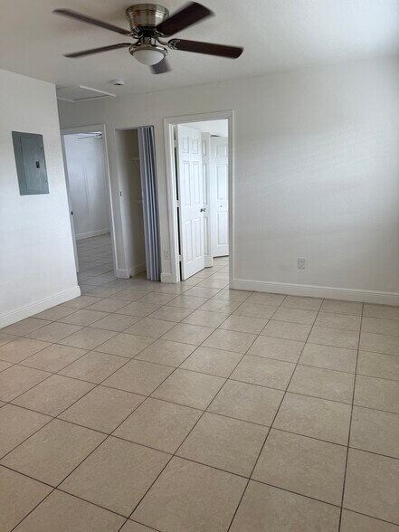 Building Photo - 1096 W 28th St