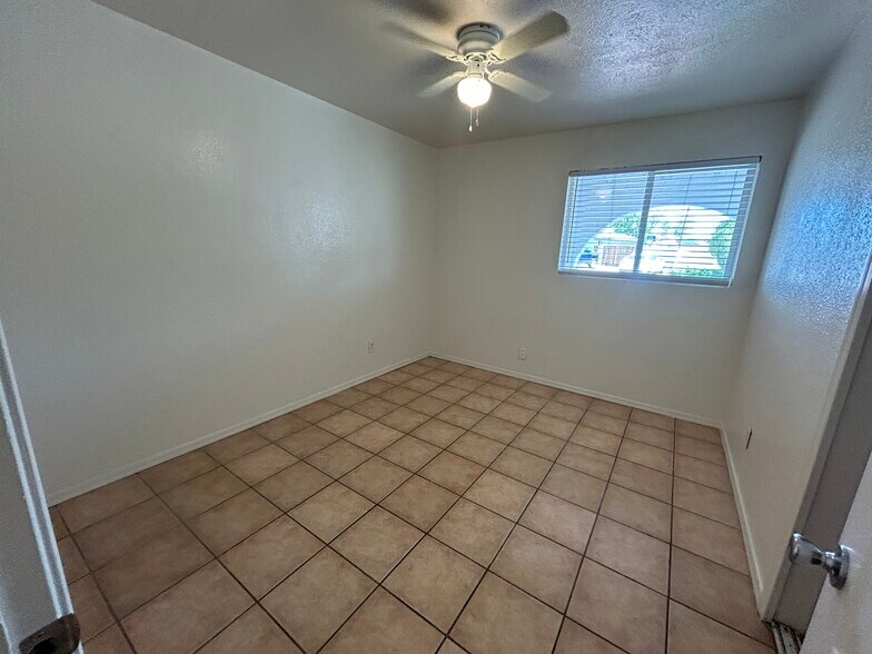 Building Photo - 3062 N 42nd Ave