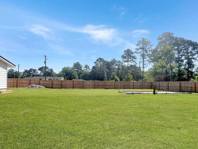 Building Photo - 501 W 9th St