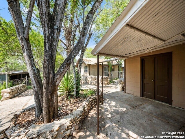 Building Photo - 932 Toepperwein Rd