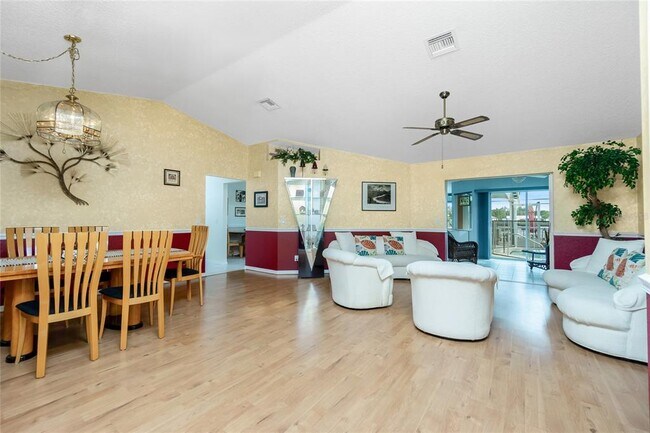 Building Photo - 4088 Gingold St