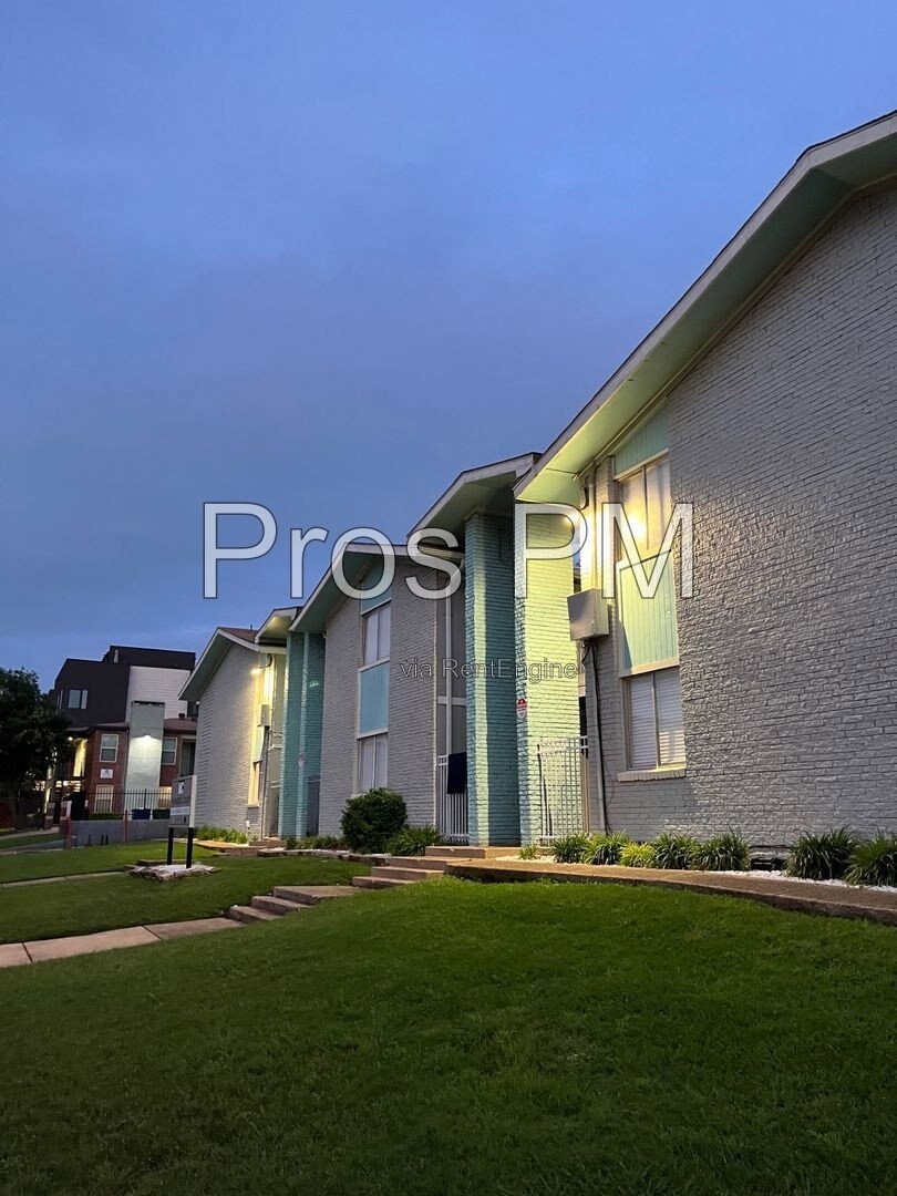 Interior Photo - Monarch Court