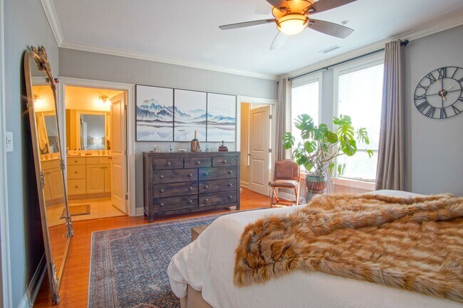 Building Photo - NEW LISTING!!!!!
