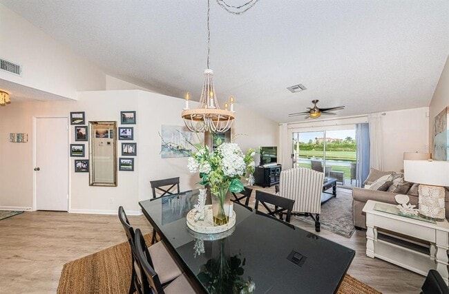 Building Photo - 6141 Bahia Del Mar Blvd S