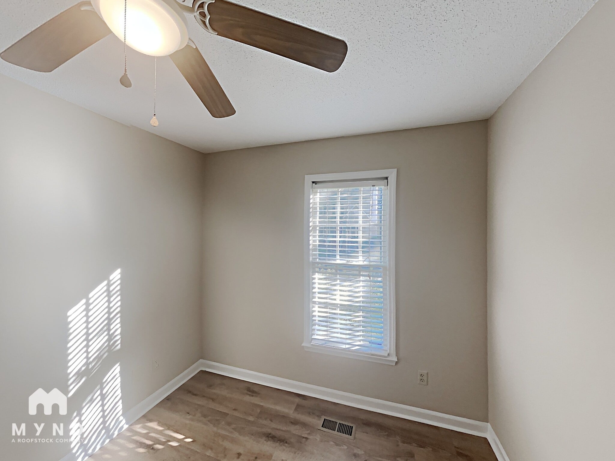 Building Photo - 4521 Aviemore Crescent