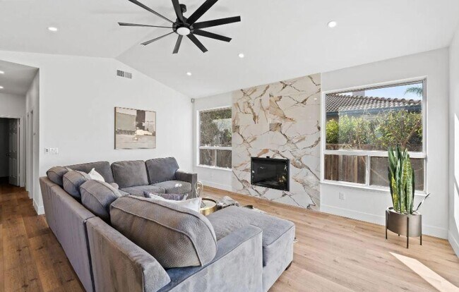 Building Photo - 351 Madrone Pl
