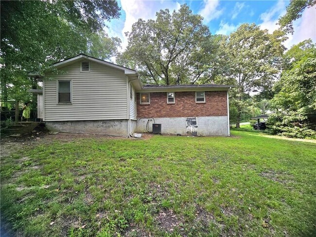 Building Photo - 3350 Scott Dr