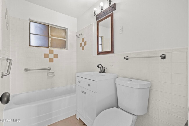 Building Photo - 5017 Sierra Madre Dr
