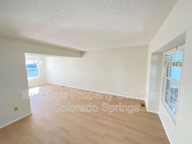 Building Photo - 7993 Scarborough Dr
