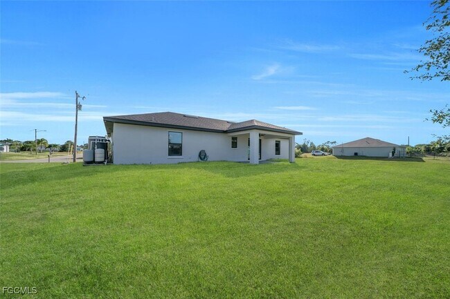 Building Photo - 919 NE 35th Ln