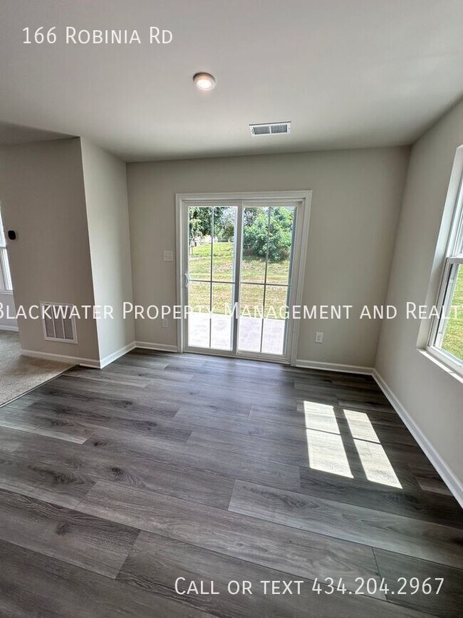 Building Photo - 166 Robinia Rd