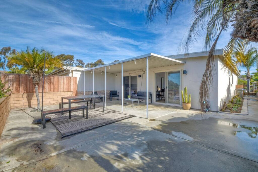 Building Photo - 266 Gloxina St