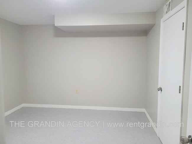 Building Photo - 4930 Florist Rd