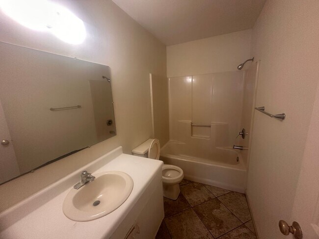 Building Photo - 928 Bonham Ave