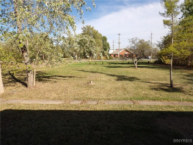Building Photo - 10332 Transit Rd