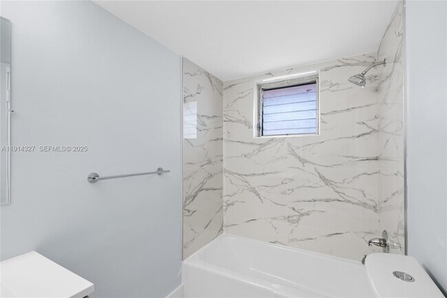 Building Photo - 1300 NE 191st St