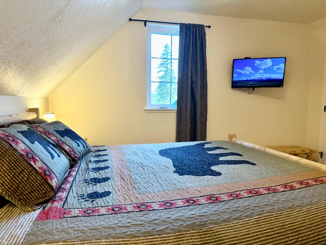 Building Photo - 12 River Falls Dr