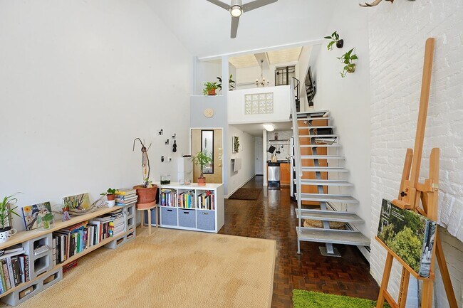 Building Photo - 212 9th St